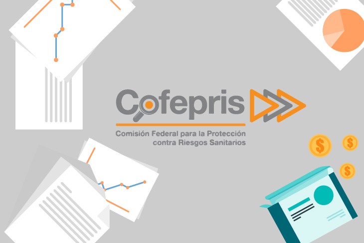 Logotipo de Cofepris, Comisión Federal para la Protección contra Riesgos Sanitarios, entre documentos y monedas
