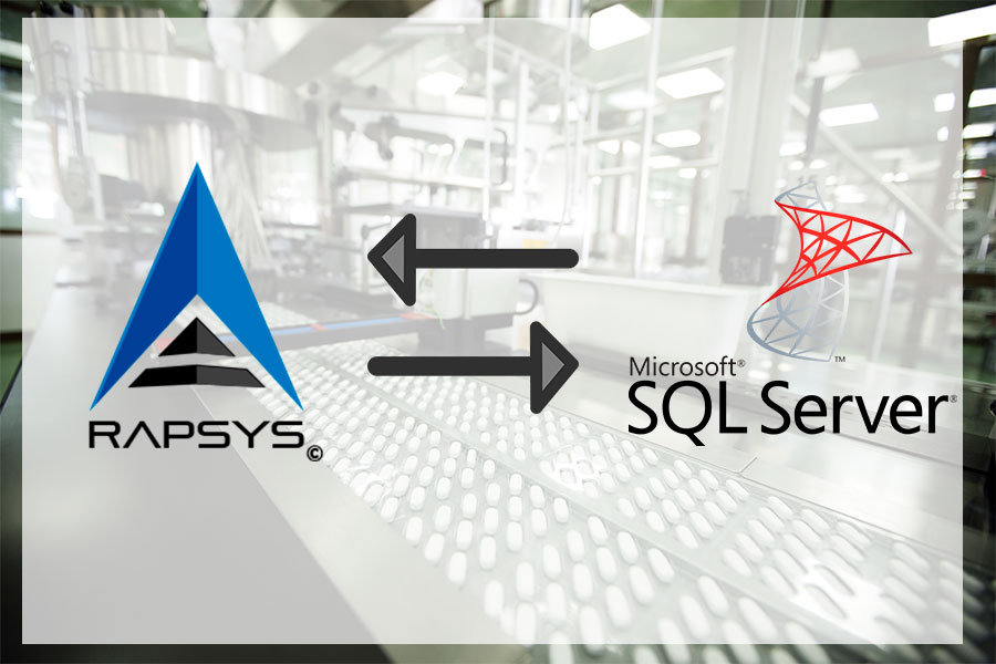 Logotipos de RAPSys y Microsoft SQL Server unidos por dos flechas sobre una línea de producción de tabletas